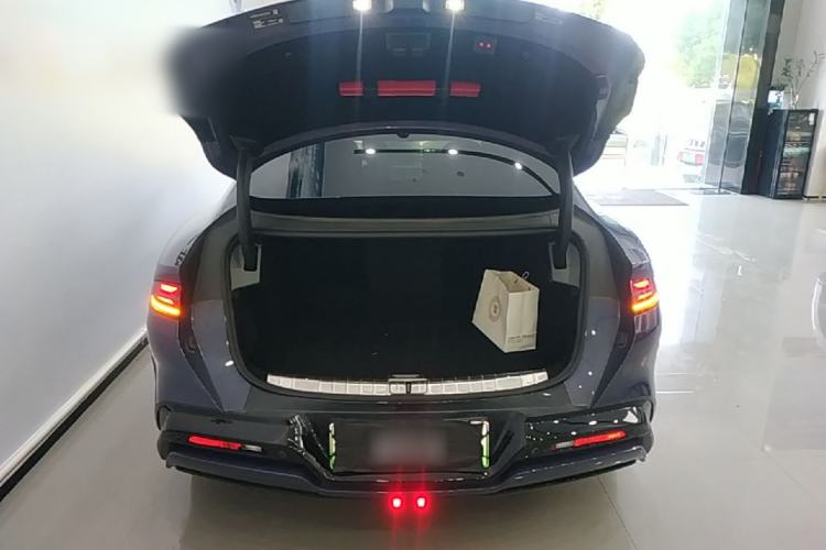 Used Denza Z9 2024 1100 km All-Wheel-Drive Ultra Version Trunk