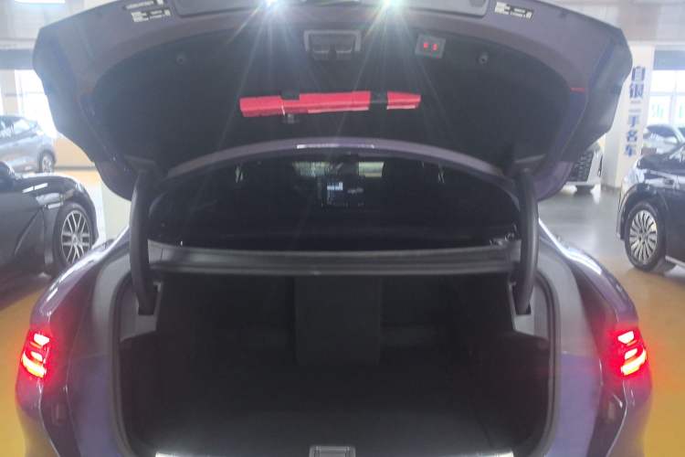 Used Denza Z9 2024 1100 km Four-Wheel Drive Max Version Trunk