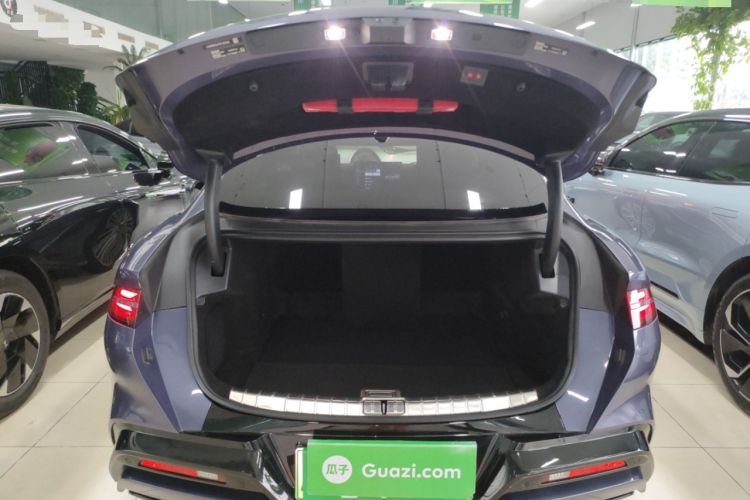 Used Denza Z9 2024 1100 km All-Wheel-Drive Ultra Version Trunk