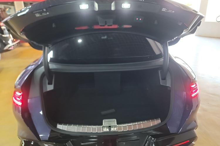 Used Denza Z9 2024 1100 km Four-Wheel Drive Max Version Trunk