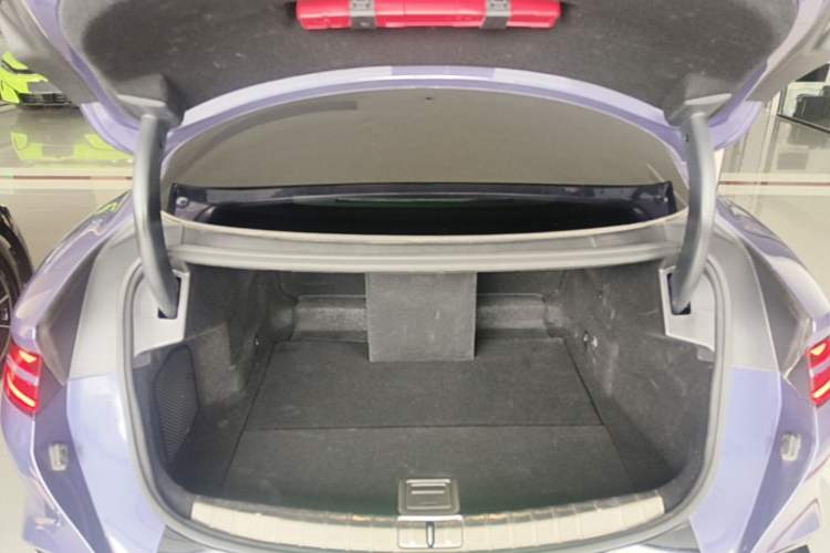 Used Denza Z9 2024 1100 km All-Wheel-Drive Ultra Version Trunk