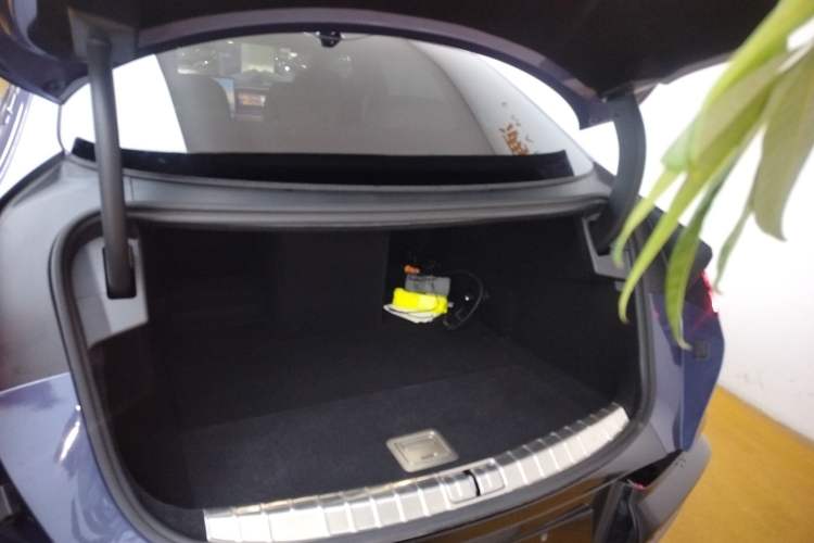 Used Denza Z9 2024 1100 km Four-Wheel Drive Max Version Trunk