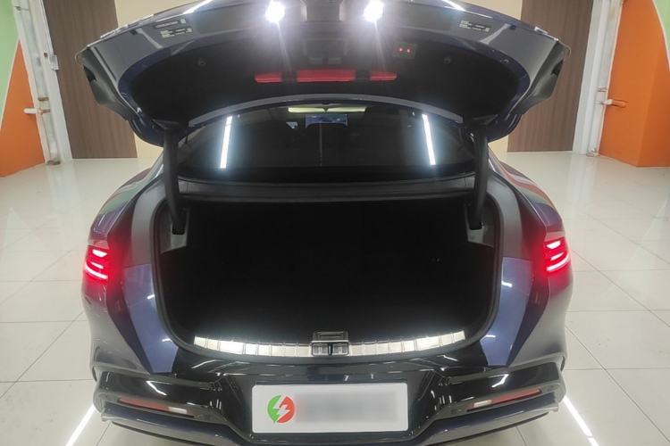 Used Denza Z9 2024 1100 km Four-Wheel Drive Max Version Trunk