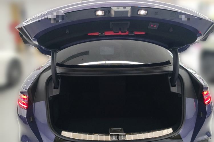 Used Denza Z9 2024 1100 km All-Wheel-Drive Ultra Version Trunk