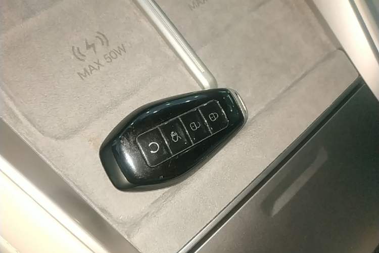 Used Denza Z9 2024 1100 km All-Wheel-Drive Ultra Version Vehicle Key