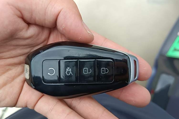 Used Denza Z9 2024 1100 km Four-Wheel Drive Max Version Vehicle Key