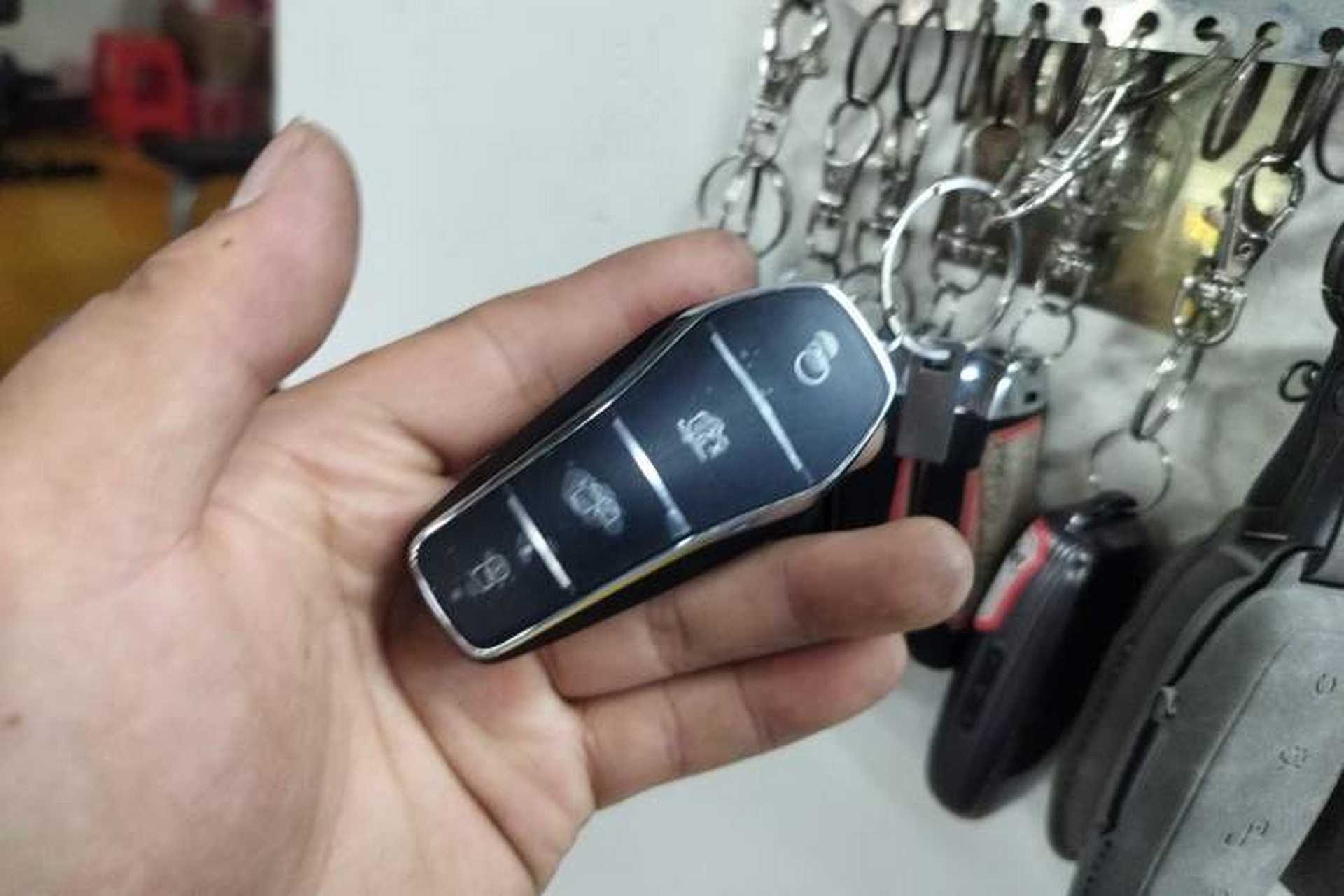 Used Denza Z9 2024 1100 km Four-Wheel Drive Max Version Vehicle Key
