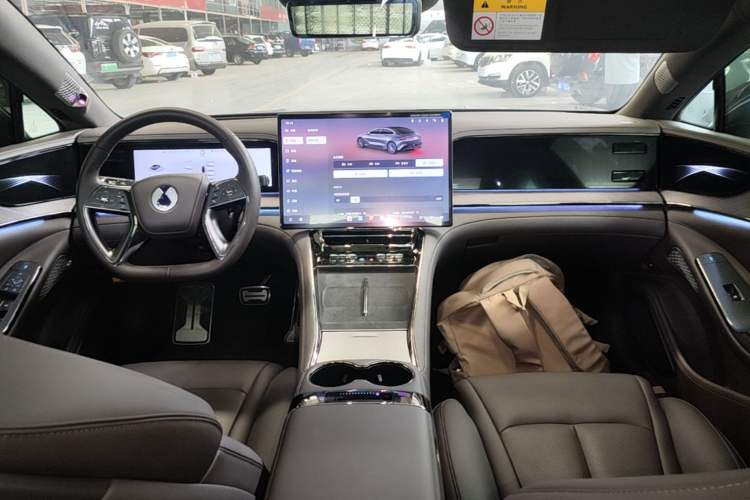 Used Denza Z9 2024 1100 km Four-Wheel Drive Max Version Center Console