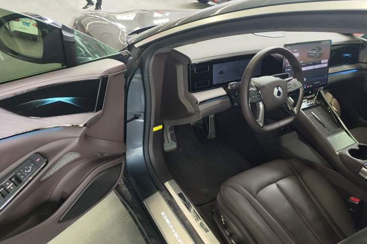 Used Denza Z9 2024 1100 km Four-Wheel Drive Max Version Driver Seat
