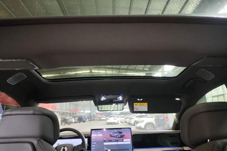 Used Denza Z9 2024 1100 km Four-Wheel Drive Max Version Headliner