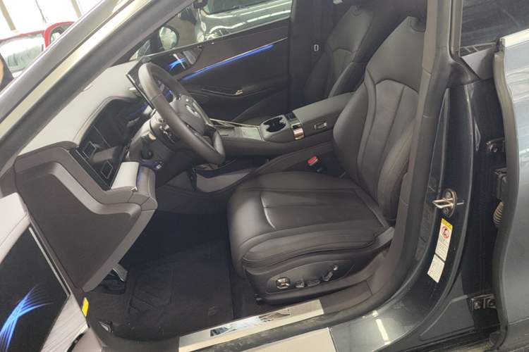 Used Denza Z9 2024 1100 km Four-Wheel Drive Max Version Left Front Seat