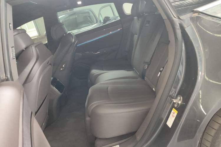 Used Denza Z9 2024 1100 km Four-Wheel Drive Max Version Left Rear Seat