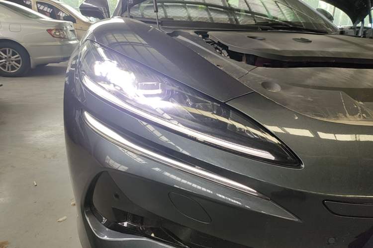 Used Denza Z9 2024 1100 km Four-Wheel Drive Max Version Right Front Headlight