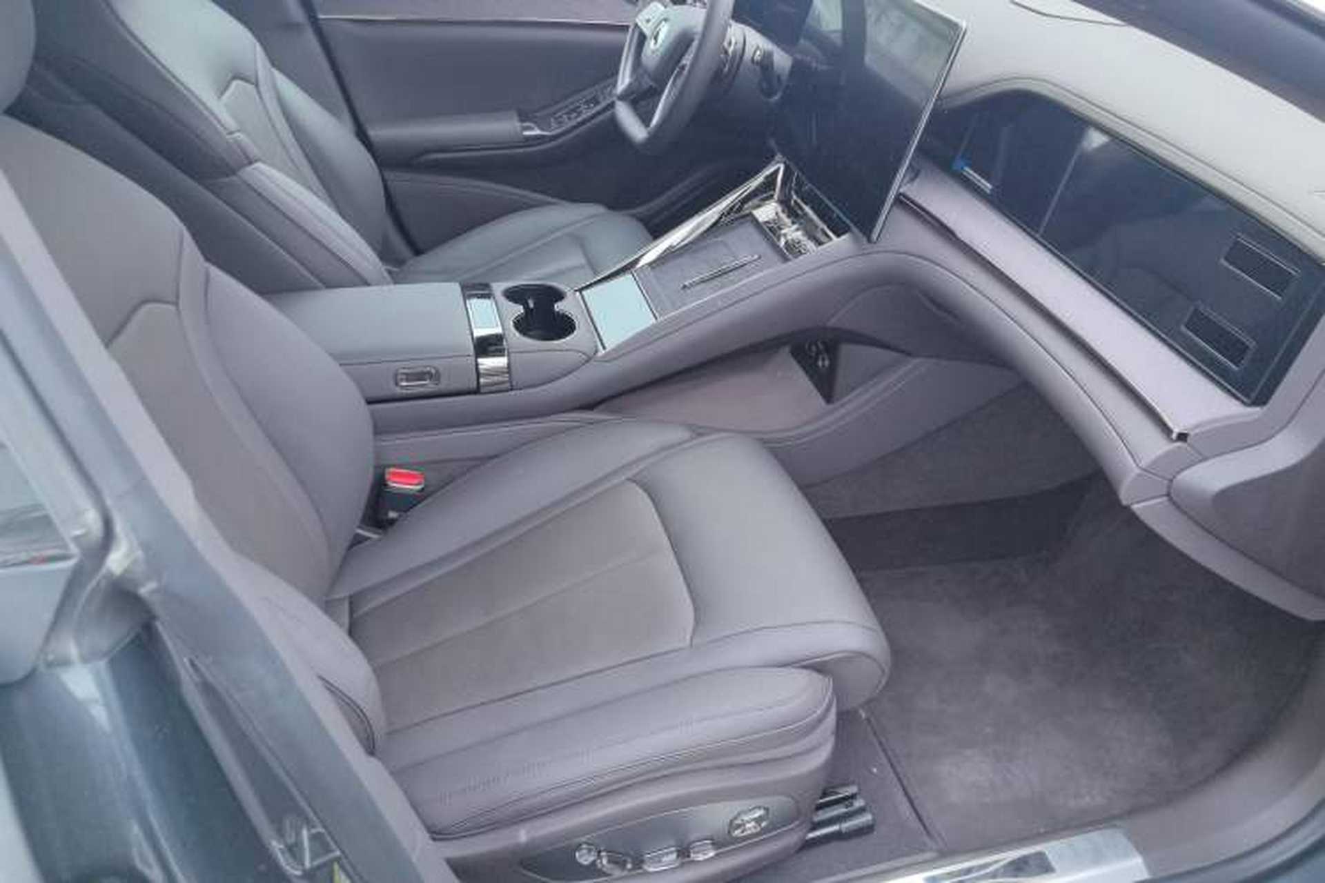 Used Denza Z9 2024 1100 km Four-Wheel Drive Max Version Right Front Seat