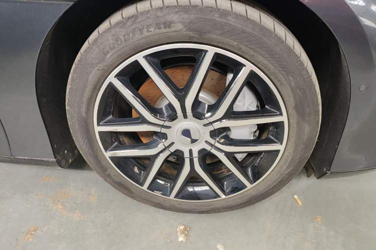 Used Denza Z9 2024 1100 km Four-Wheel Drive Max Version Right Front Wheel Hub