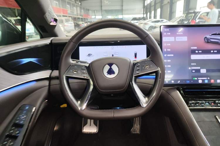 Used Denza Z9 2024 1100 km Four-Wheel Drive Max Version Steering Wheel