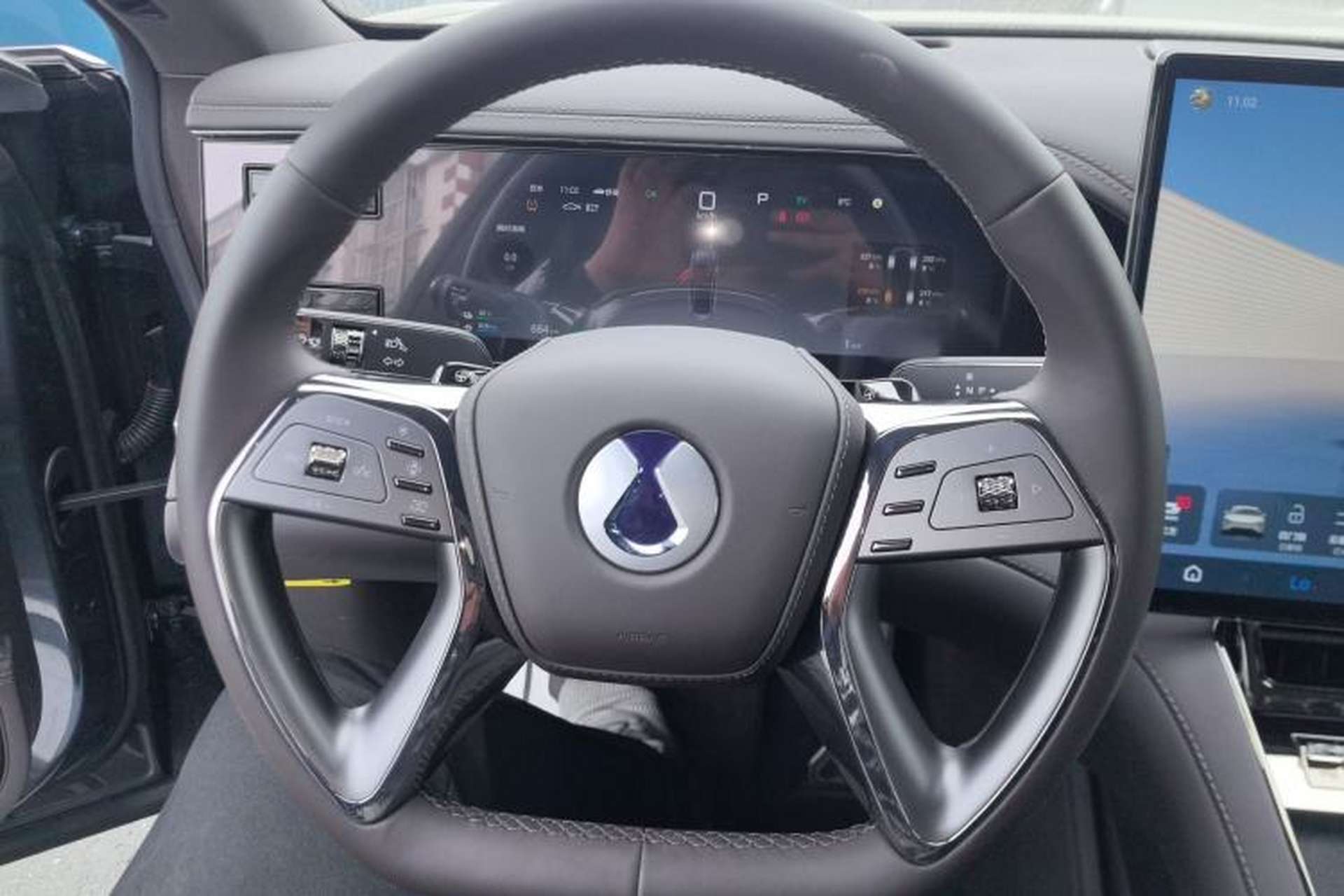 Used Denza Z9 2024 1100 km Four-Wheel Drive Max Version Steering Wheel