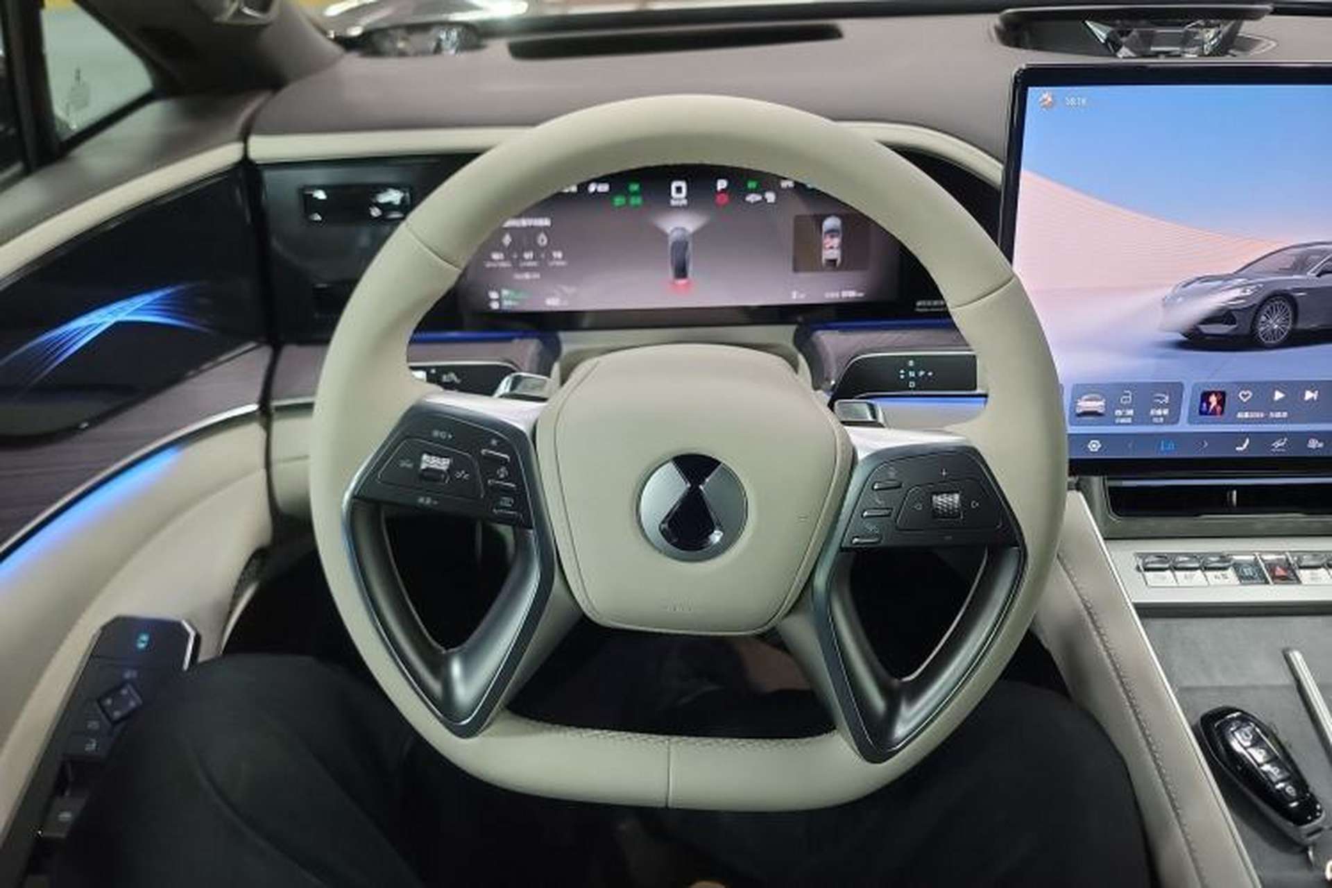 Used Denza Z9 2024 1100 km Four-Wheel Drive Max Version Steering Wheel