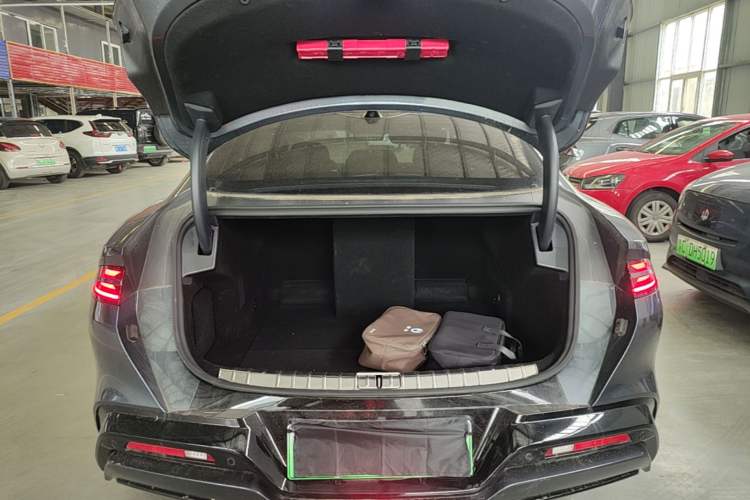 Used Denza Z9 2024 1100 km Four-Wheel Drive Max Version Trunk