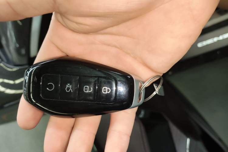 Used Denza Z9 2024 1100 km Four-Wheel Drive Max Version Vehicle Key