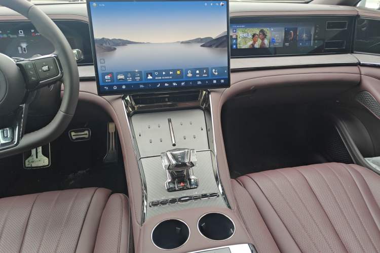 Used Denza Z9 2024 1100 km All-Wheel-Drive Ultra Version Audio And AC Panel