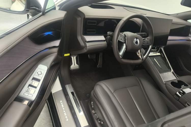 Used Denza Z9 2024 1100 km Four-Wheel Drive Max Version Driver Seat