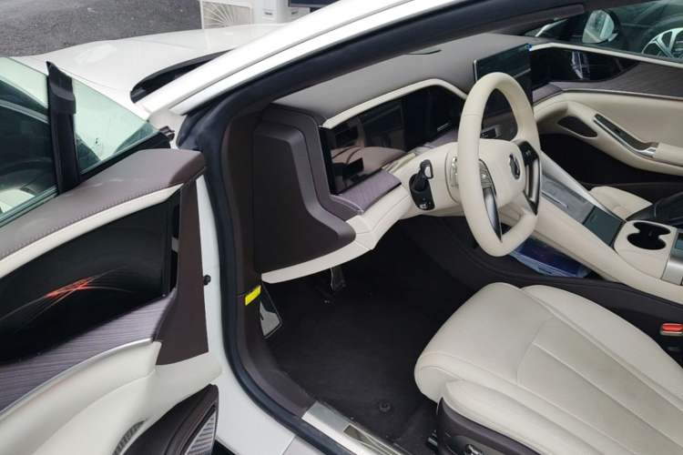 Used Denza Z9 2024 1100 km Four-Wheel Drive Max Version Driver Seat