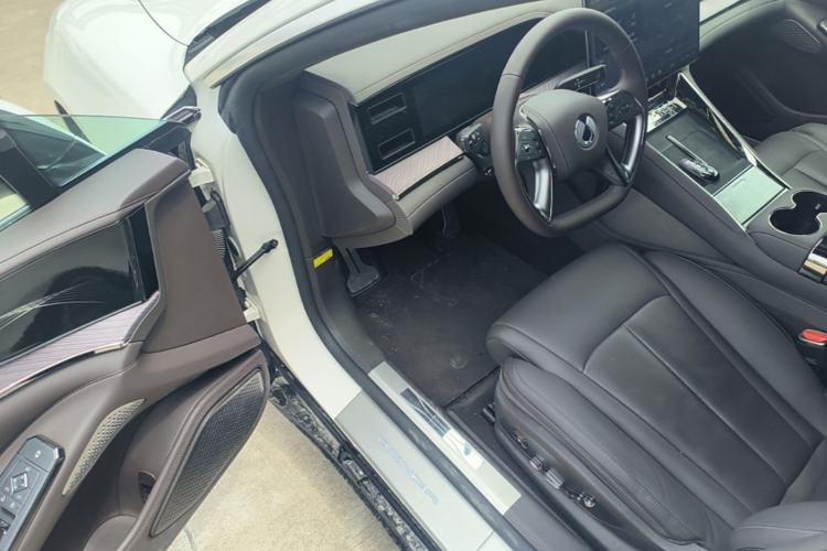 Used Denza Z9 2024 1100 km Four-Wheel Drive Max Version Driver Seat