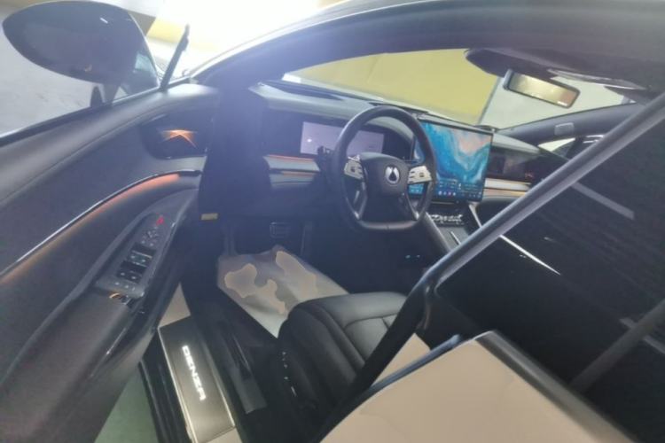 Used Denza Z9 2024 1100 km Four-Wheel Drive Max Version Driver Seat