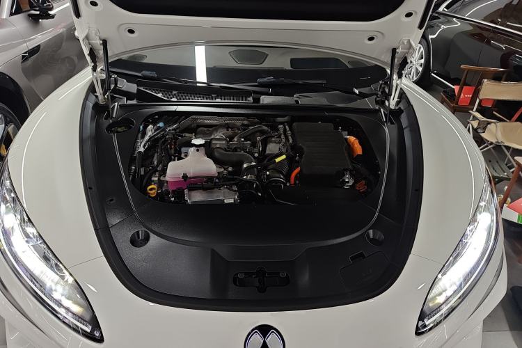 Used Denza Z9 2024 1100 km Four-Wheel Drive Max Version Engine Bay