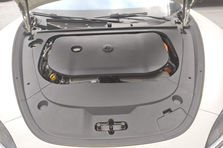 Used Denza Z9 2024 1100 km All-Wheel-Drive Ultra Version Engine Bay
