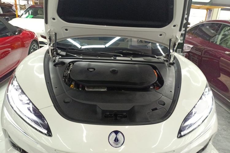 Used Denza Z9 2024 1100 km Four-Wheel Drive Max Version Engine Bay
