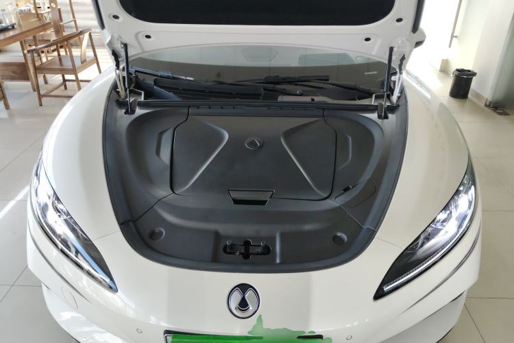 Used Denza Z9 2024 630 km All-Wheel Drive Max Version Engine Bay