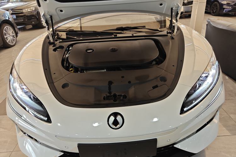 Used Denza Z9 2024 1100 km All-Wheel-Drive Ultra Version Engine Bay