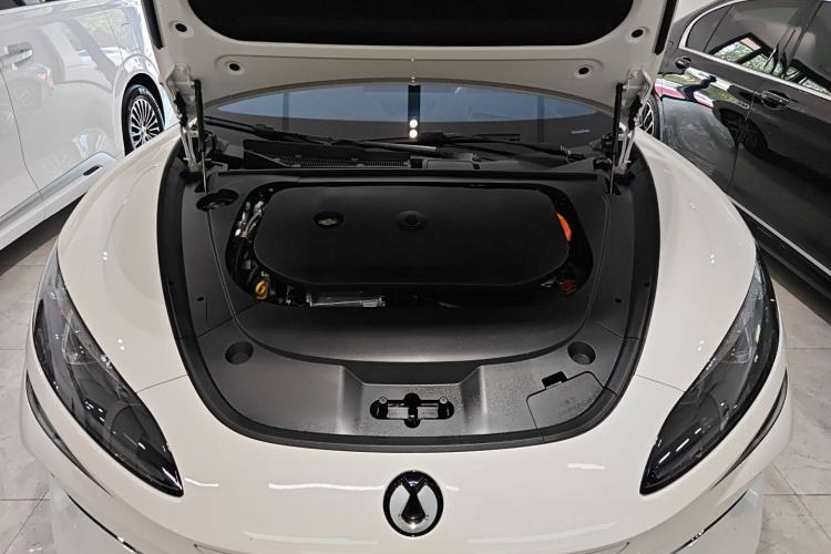 Used Denza Z9 2024 1100 km Four-Wheel Drive Max Version Engine Bay