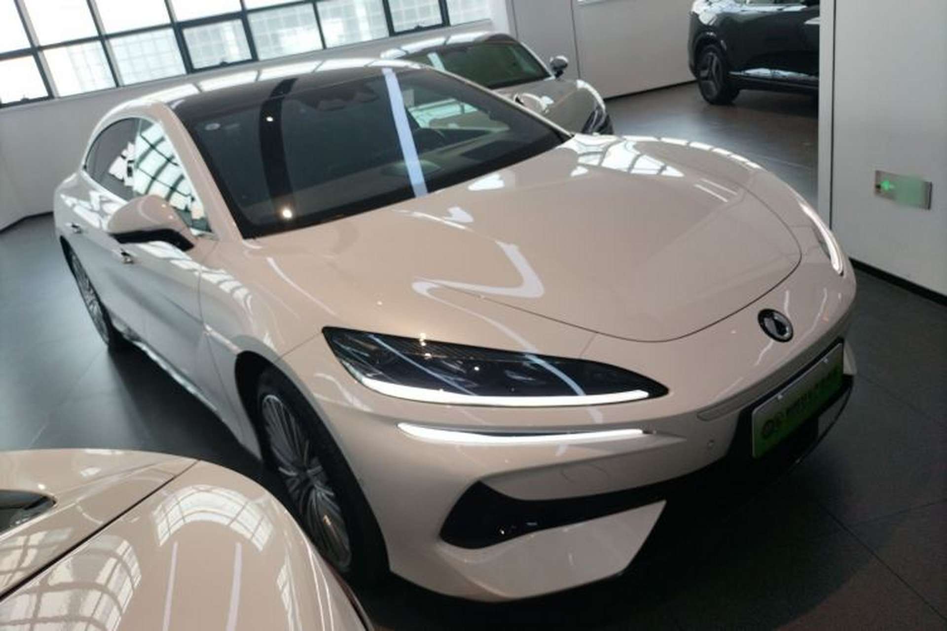 Used Denza Z9 2024 1100 km All-Wheel-Drive Ultra Version Exterior 1