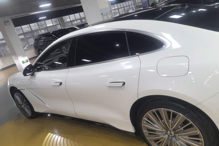 Used Denza Z9 2024 1100 km All-Wheel-Drive Ultra Version Exterior 3