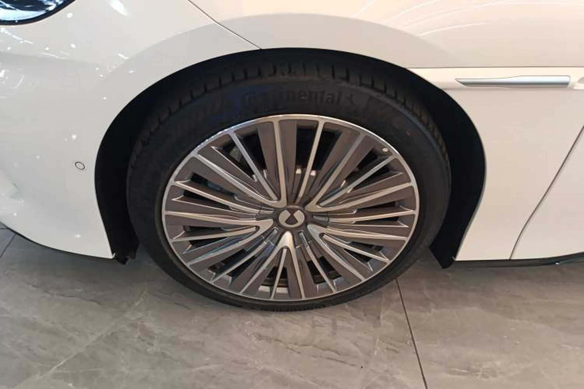 Used Denza Z9 2024 1100 km All-Wheel-Drive Ultra Version Exterior 4