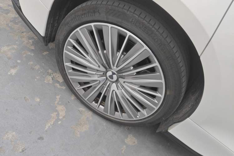 Used Denza Z9 2024 1100 km All-Wheel-Drive Ultra Version Exterior 5