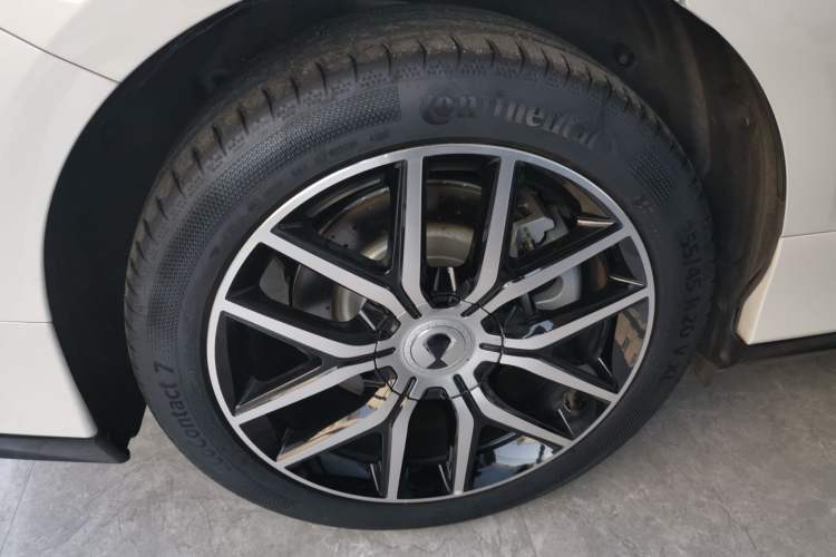 Used Denza Z9 2024 1100 km Four-Wheel Drive Max Version Exterior 5