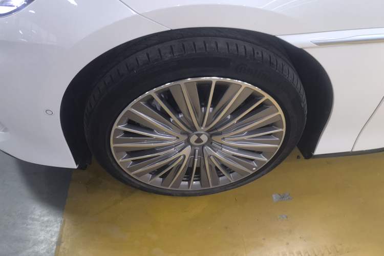 Used Denza Z9 2024 1100 km All-Wheel-Drive Ultra Version Exterior 7