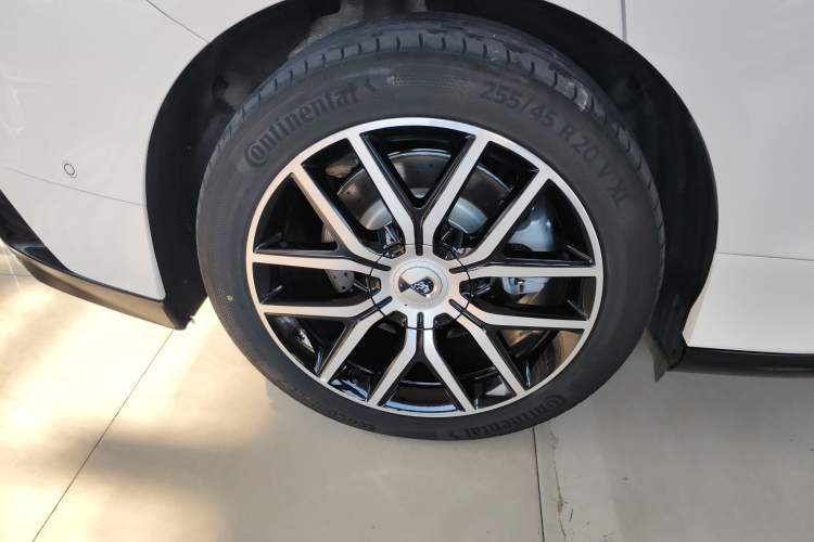 Used Denza Z9 2024 630 km All-Wheel Drive Max Version Exterior 8