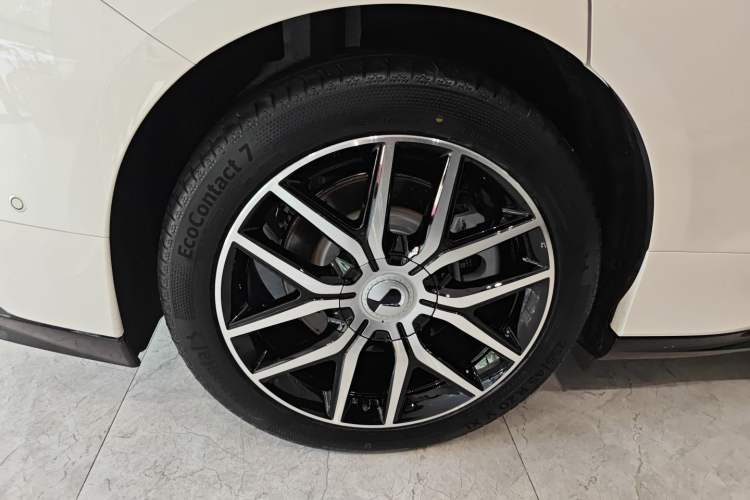 Used Denza Z9 2024 1100 km Four-Wheel Drive Max Version Exterior 8