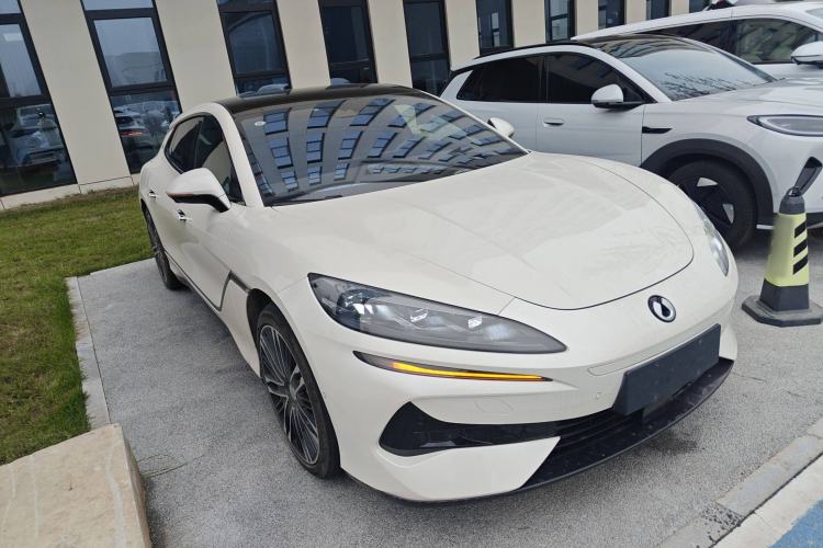 Used Denza Z9 2024 1100 km All-Wheel-Drive Ultra Version Front Right 45 Deg