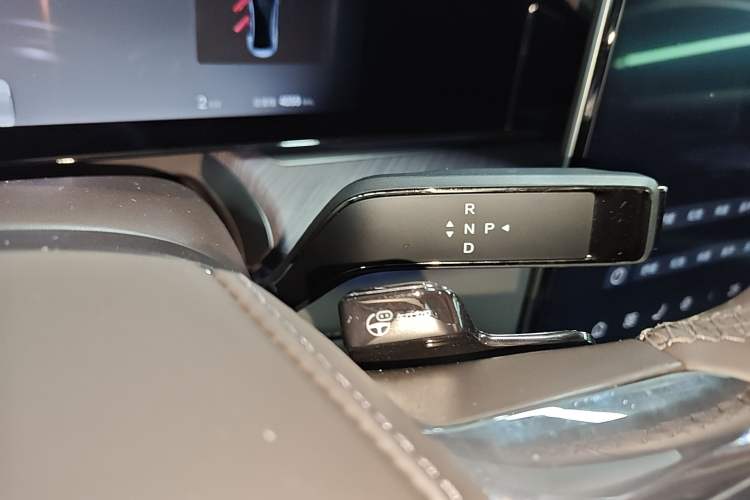 Used Denza Z9 2024 1100 km Four-Wheel Drive Max Version Gear Lever