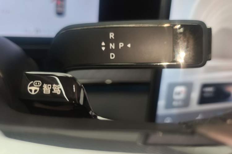 Used Denza Z9 2024 1100 km Four-Wheel Drive Max Version Gear Lever