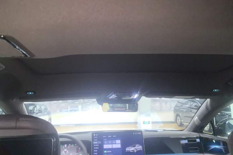 Used Denza Z9 2024 1100 km All-Wheel-Drive Ultra Version Headliner