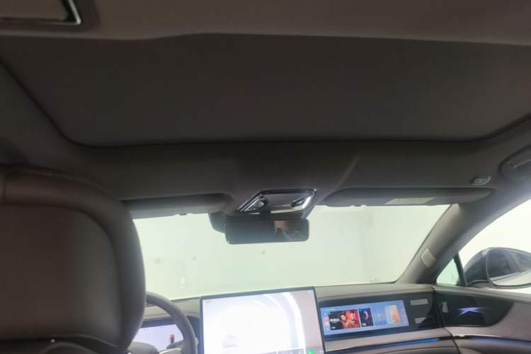 Used Denza Z9 2024 1100 km Four-Wheel Drive Max Version Headliner