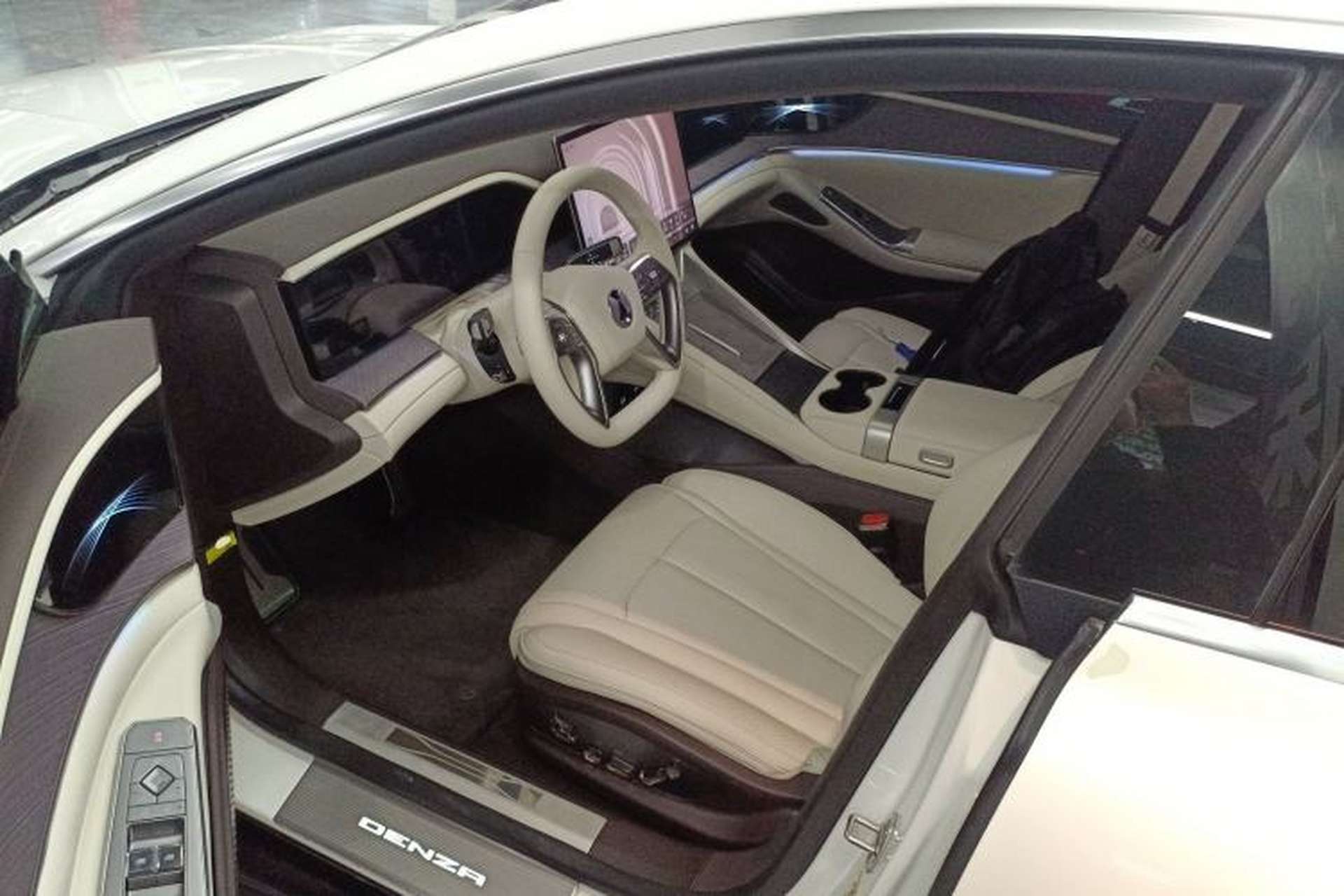 Used Denza Z9 2024 1100 km Four-Wheel Drive Max Version Interior 3