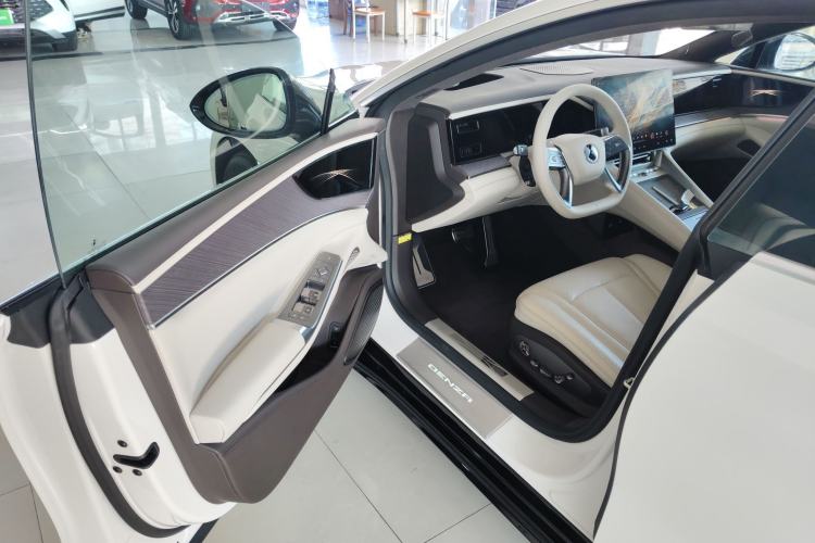 Used Denza Z9 2024 630 km All-Wheel Drive Max Version Interior 3